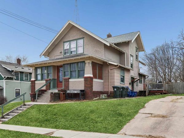 727 N Dodge Street, Iowa City, IA 52245