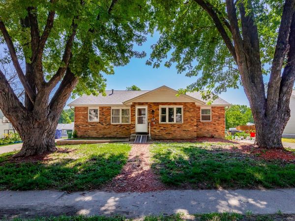 4021/4023 79th Street, Urbandale, IA 50322