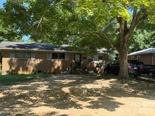 1131 Echo Glen Road , Charlotte, NC 28213