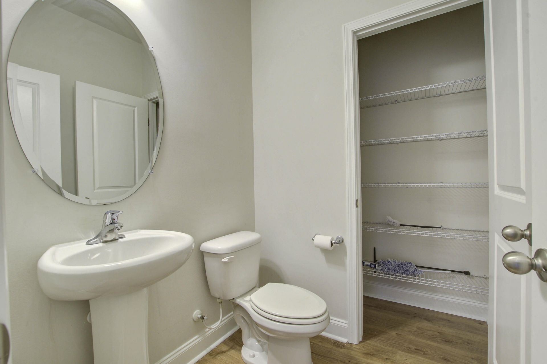 7824 Montview Road Photo 11
