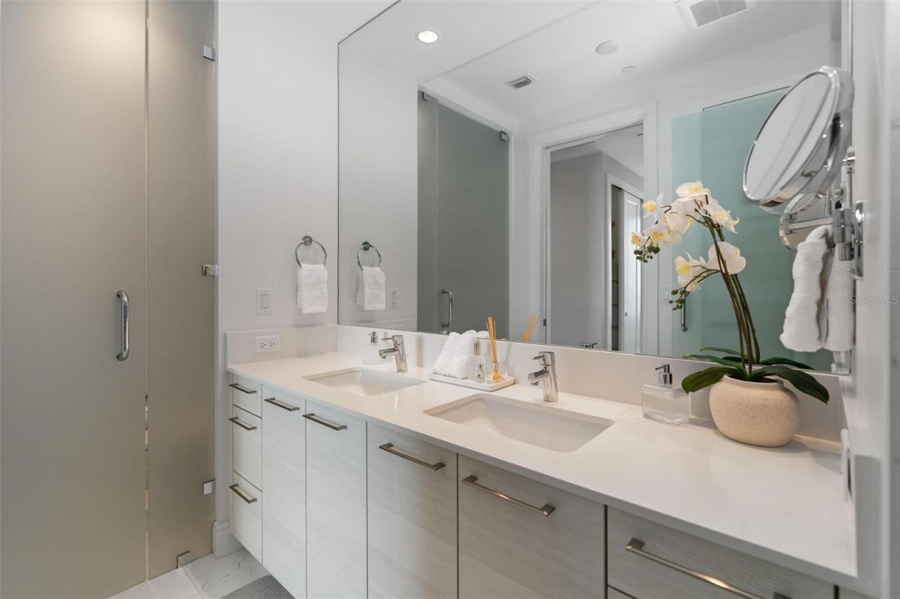 100 1st Avenue N, Unit 2302, Saint Petersburg, FL 33701 Photo