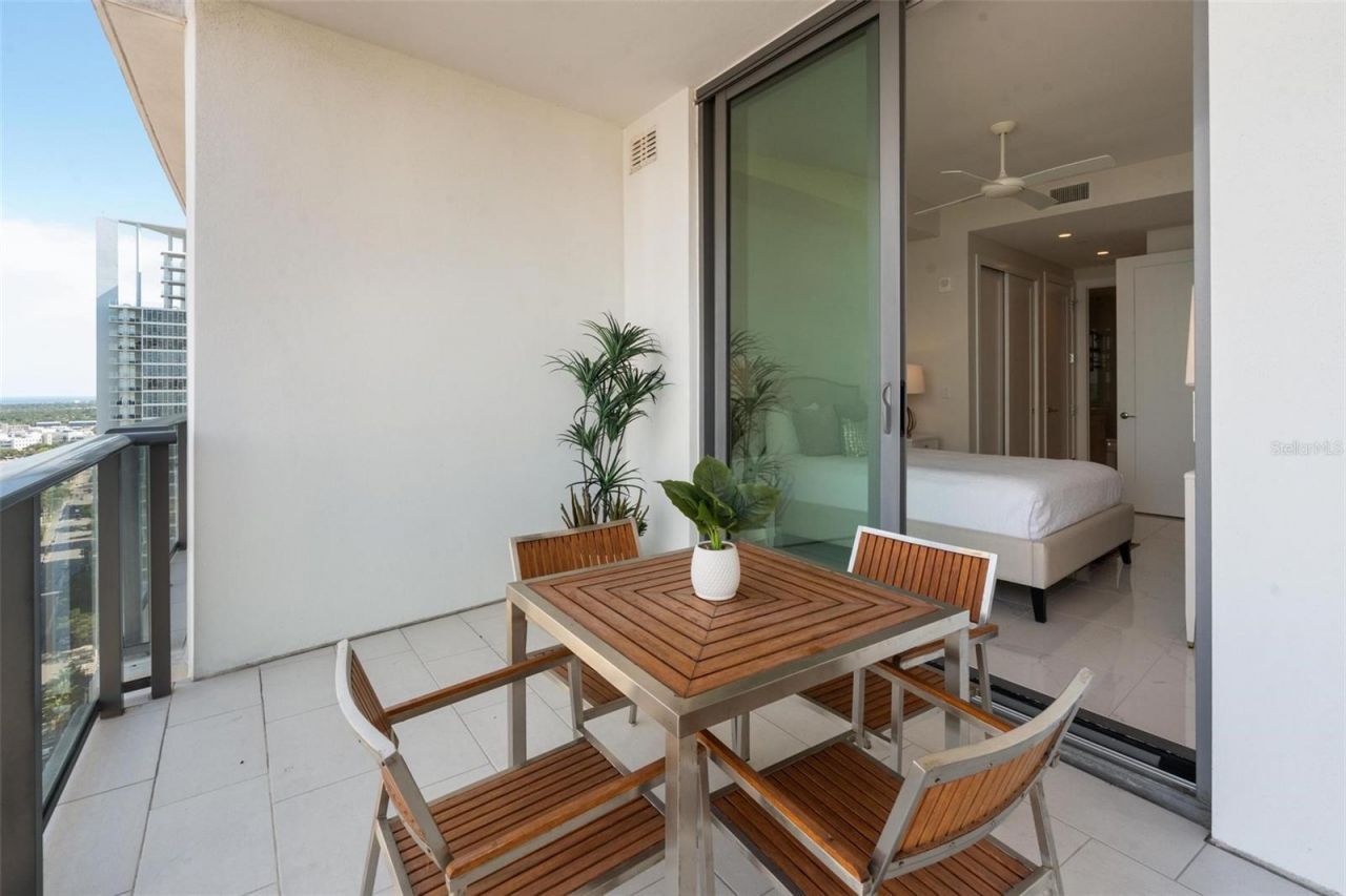 100 1st Avenue N, Unit 2302, Saint Petersburg, FL 33701 Photo