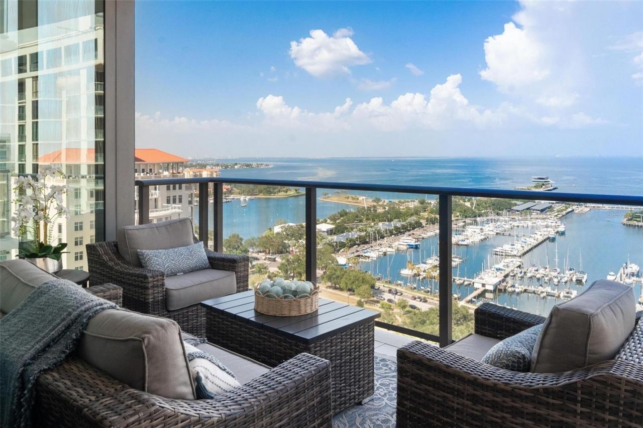 100 1st Avenue N, Unit 2302, Saint Petersburg, FL 33701 Photo