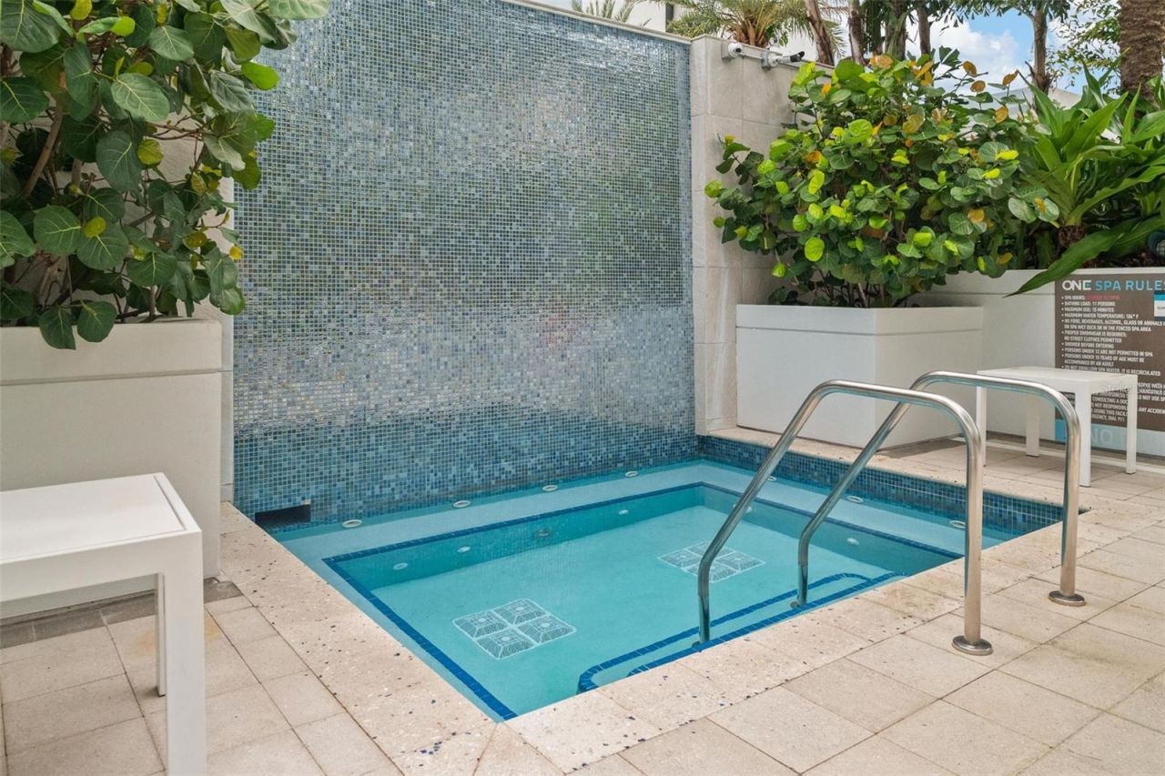 100 1st Avenue N, Unit 2302, Saint Petersburg, FL 33701 Photo