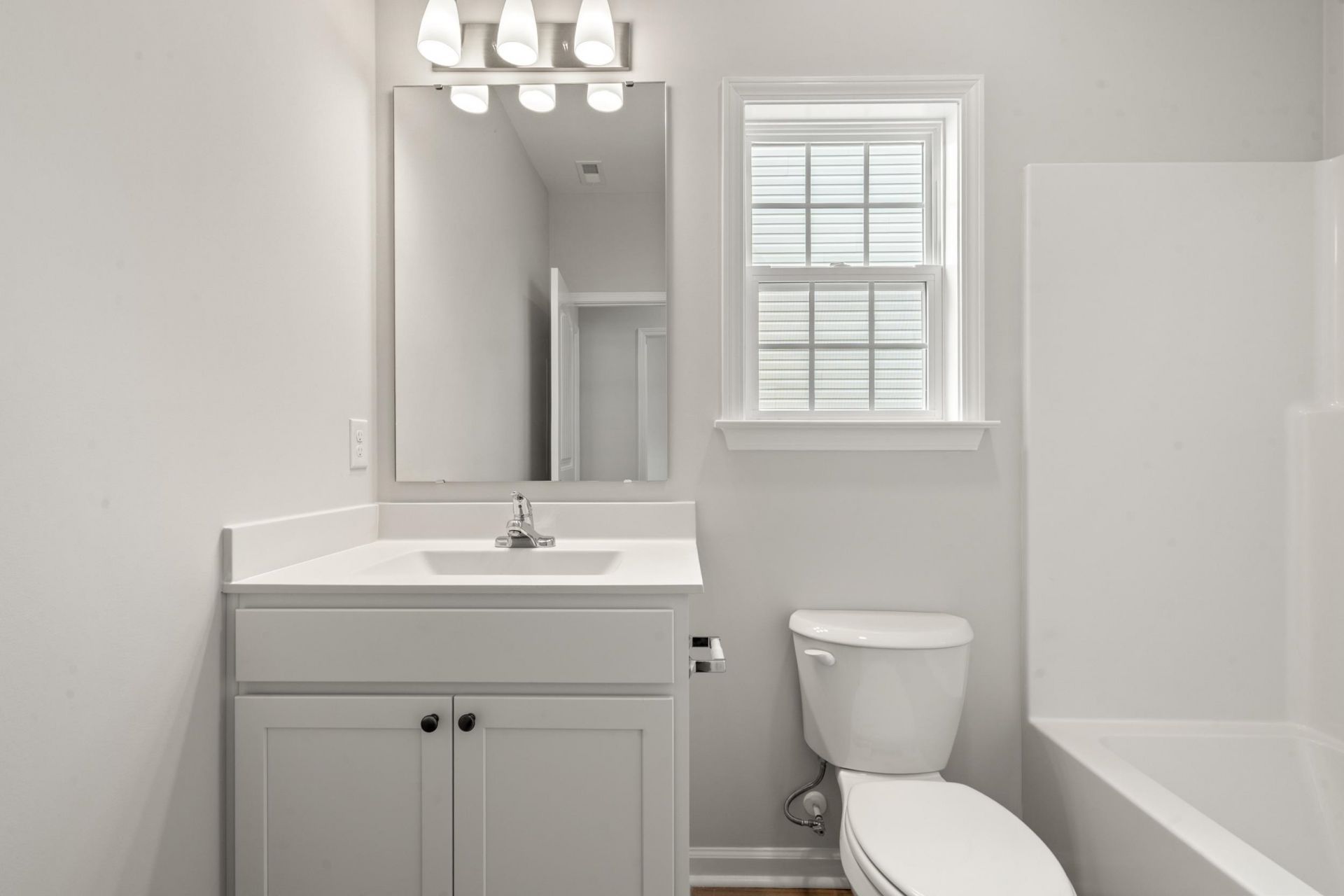 1401 Loop Circle  Photo 14