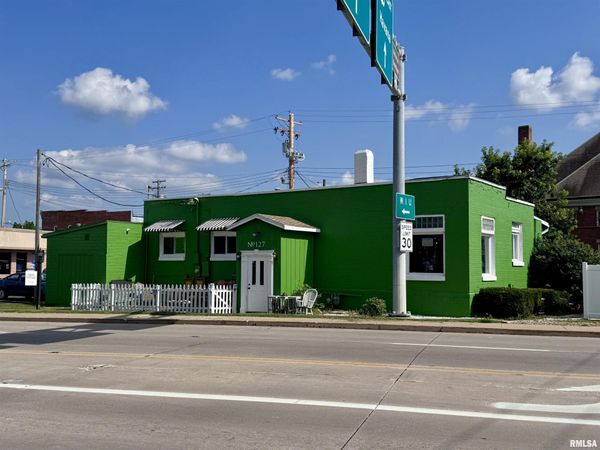 127 W CALHOUN Street, Macomb, IL 61455