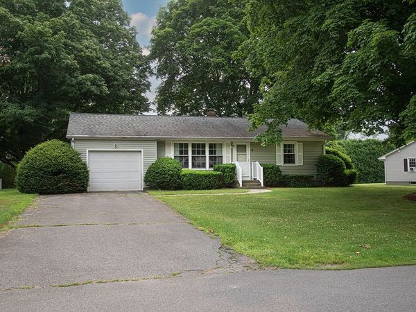 8 Primrose Path, Hatfield, MA 01038