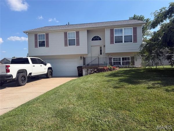 250 Derek Drive , Hawk Point, MO 63349