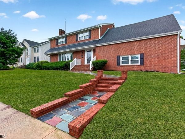 22 Franklin Blvd, Franklin, NJ 08873