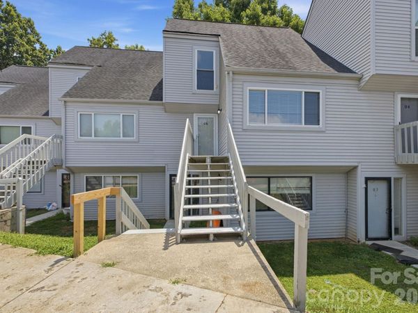 1050 21st Avenue NW, Unit 6, Hickory, NC 28601