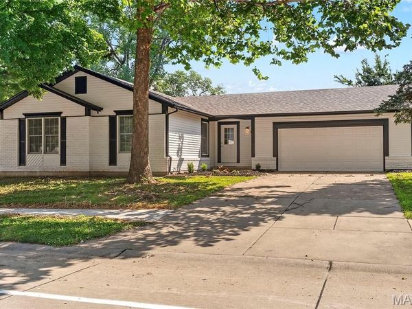 231 Laurelwood Drive, St Peters, MO 63376