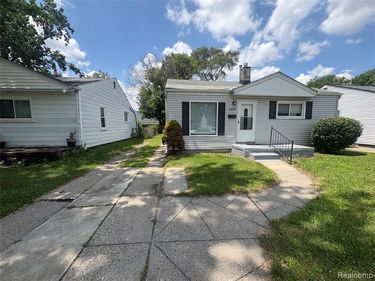 21047 Atlantic Avenue, Warren, MI 48091