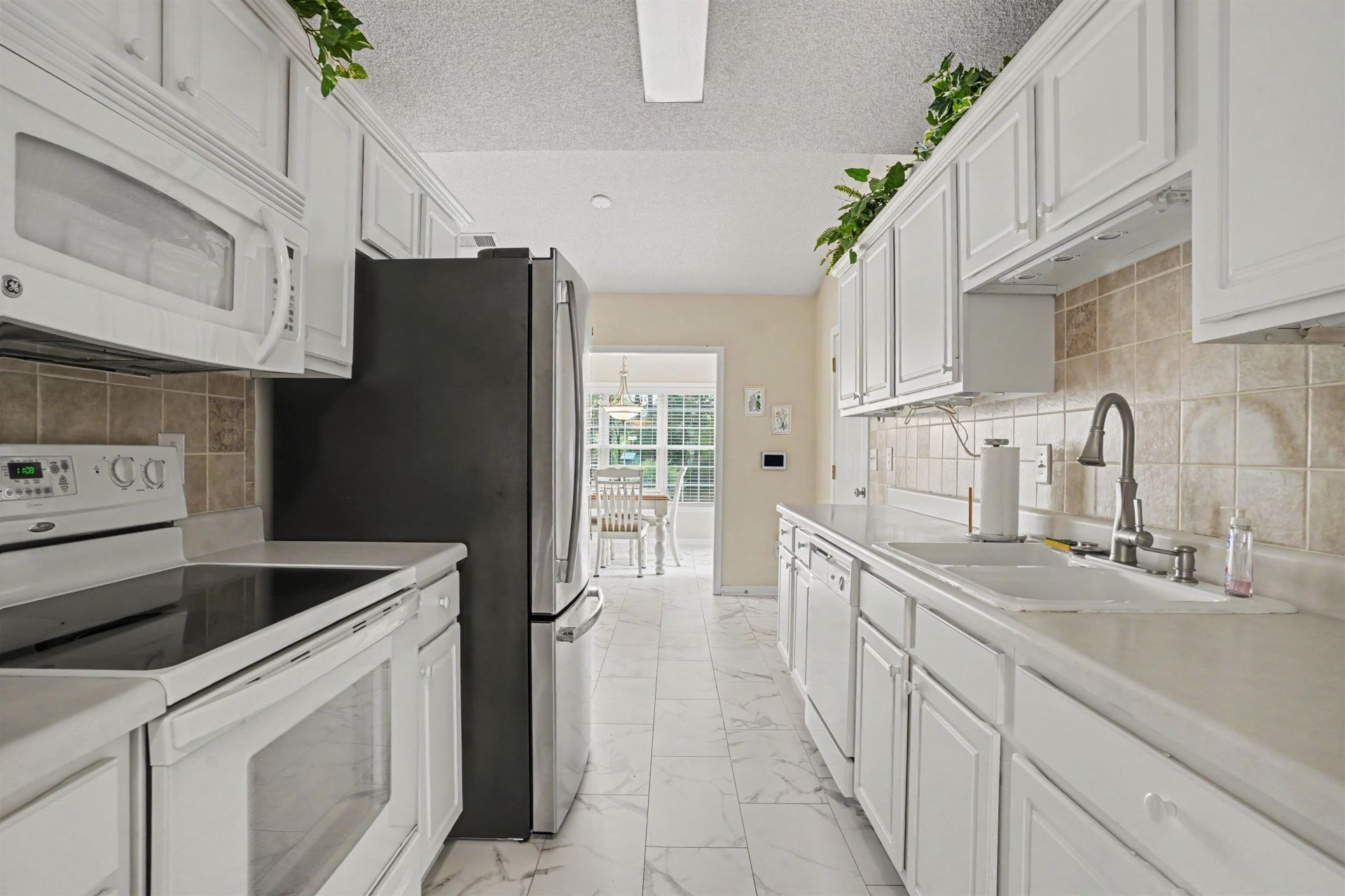 668 Wintercreeper Dr.  Photo 11