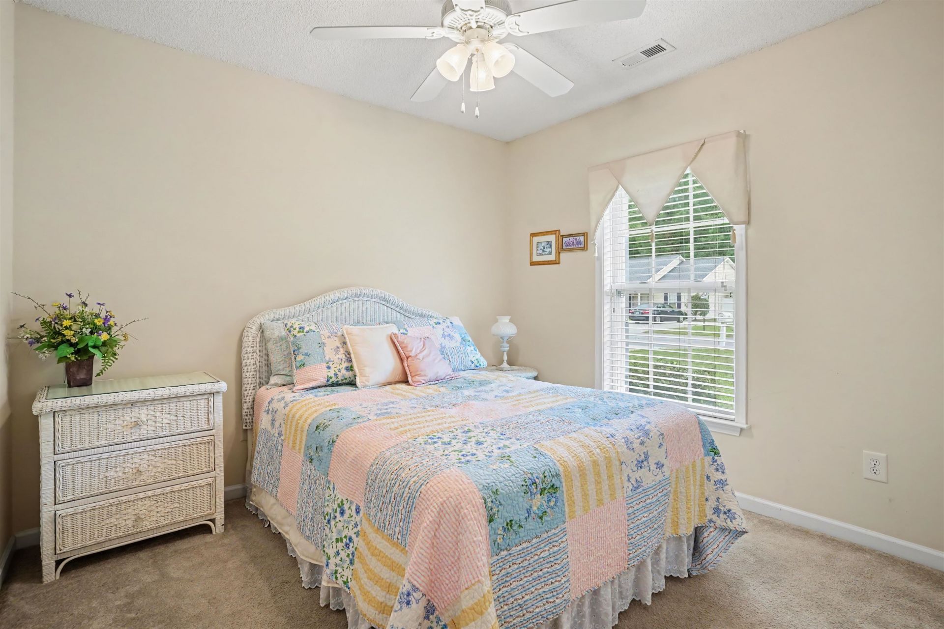 668 Wintercreeper Dr.  Photo 18