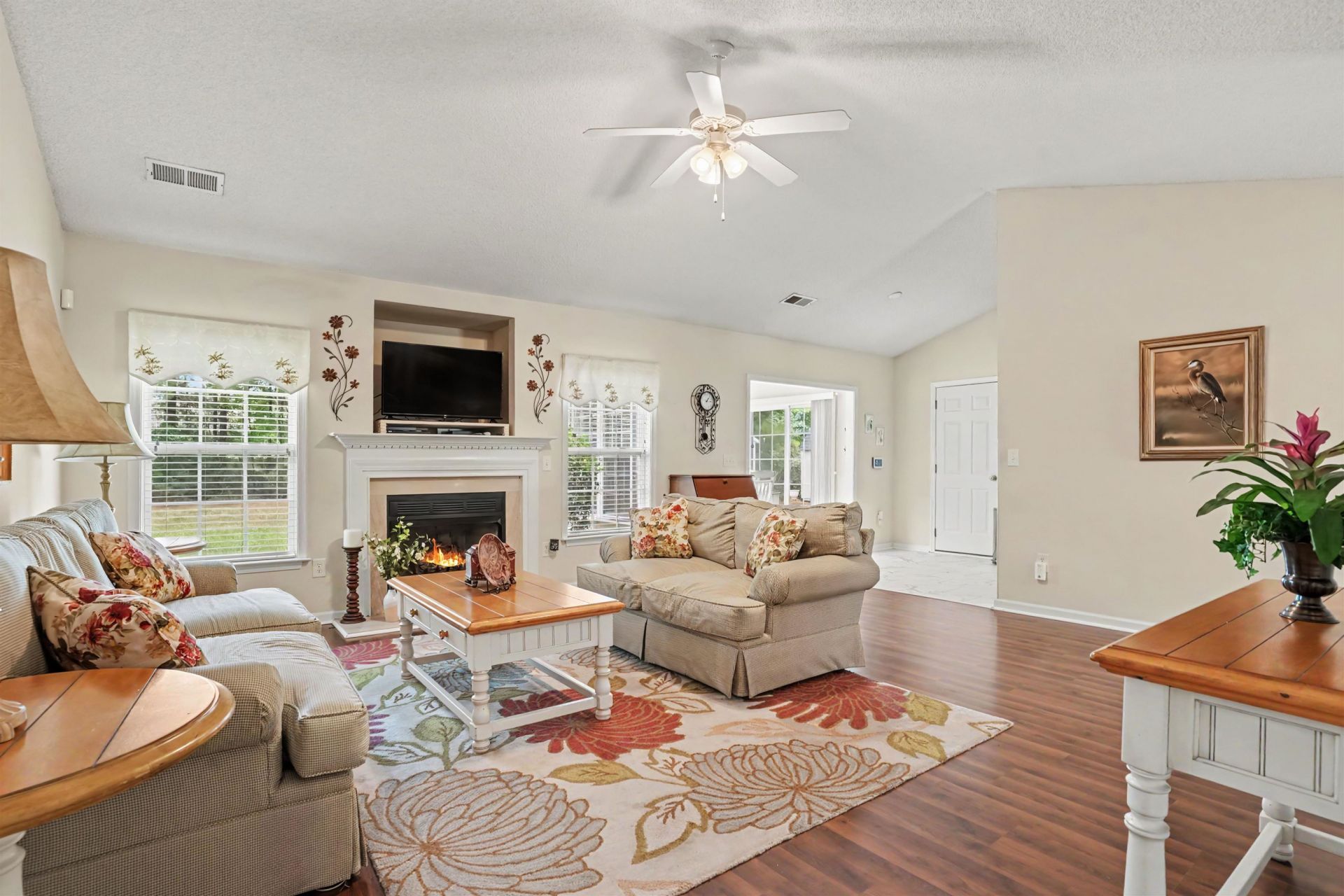 668 Wintercreeper Dr.  Photo 6