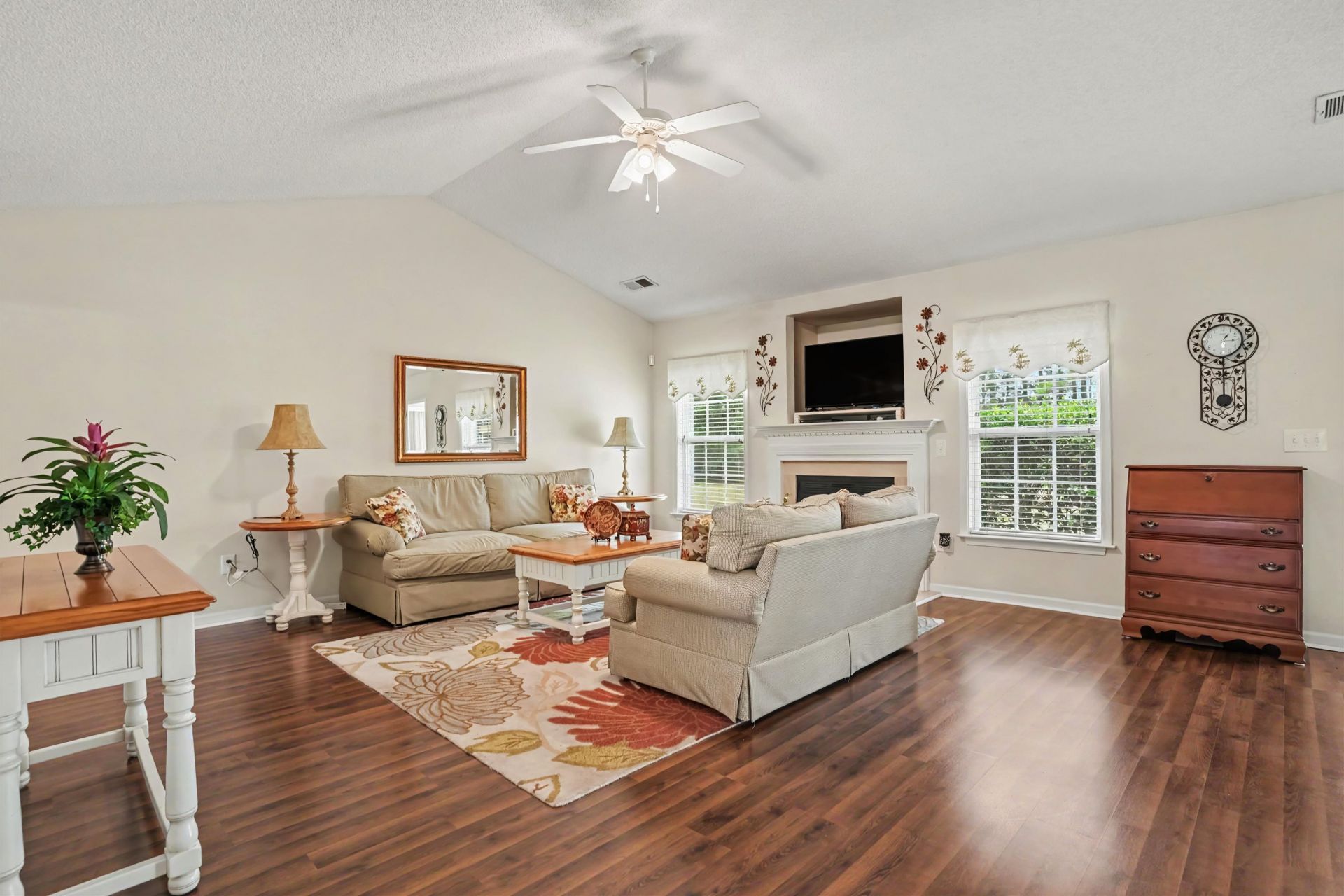 668 Wintercreeper Dr.  Photo 7