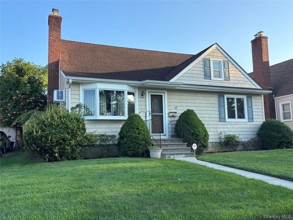 1054 Highland Street , Baldwin, NY 11510