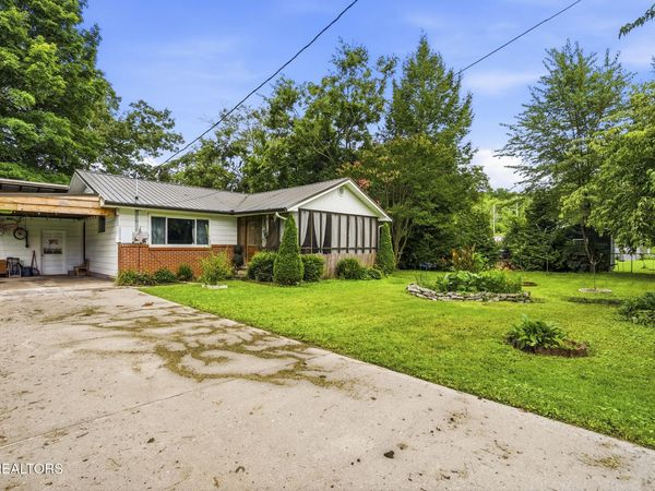 121 W Hutchinson Circle, Oak Ridge, TN 37830
