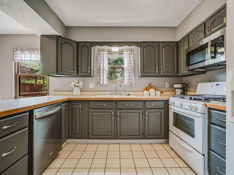 3953 Spyglass Drive, Columbus, OH 43228 Photo 10
