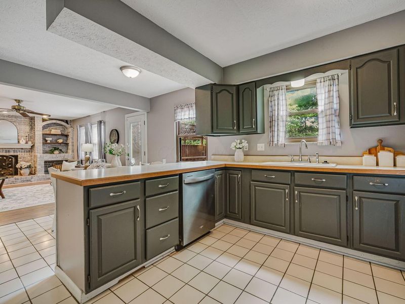 3953 Spyglass Drive, Columbus, OH 43228 Photo 9