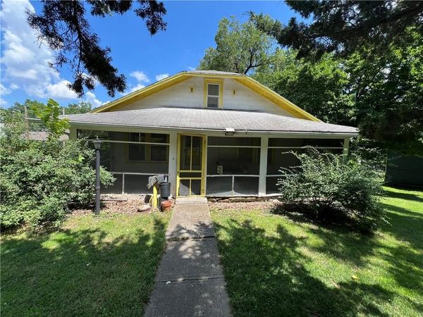 8603 Robinson Street, Overland Park, KS 66212