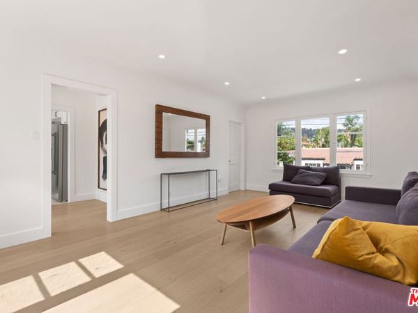 8210 W Clinton Street, Los Angeles, CA 90048