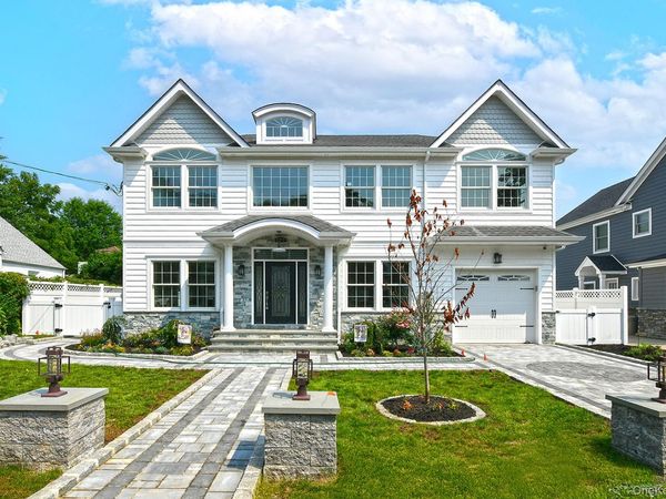 127 Vanderbilt Avenue , Manhasset, NY 11030