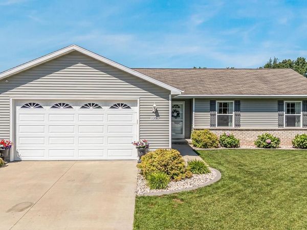 1028 DURHAM LANE, Menasha, WI 54952