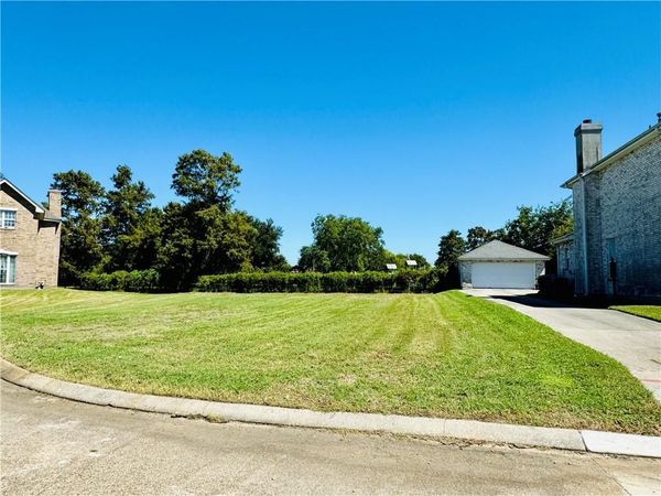 7241 E TAMARON Boulevard , New Orleans, LA 70128