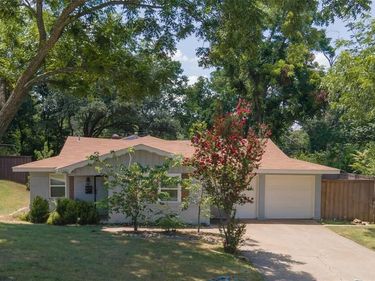 7362 Robinhood Lane, Fort Worth, TX 76112