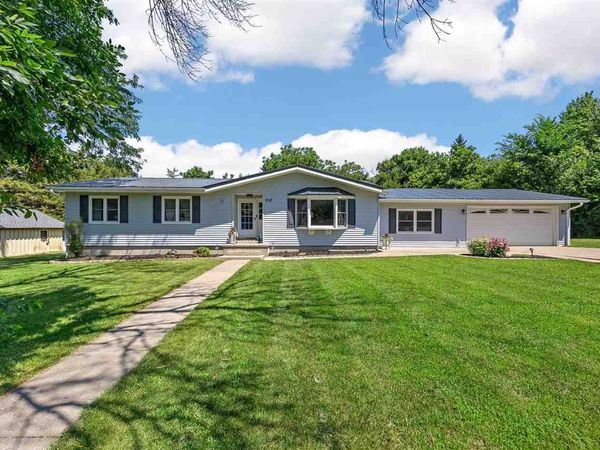 210 W 11th St, Tipton, IA 52772