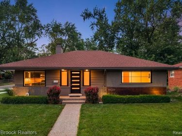 16026 Lauderdale Avenue, Beverly Hills Vlg, MI 48025
