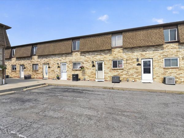 728 Fairway Drive , Wauseon, OH 43567