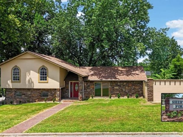 1402 11th Street, Bentonville, AR 72712