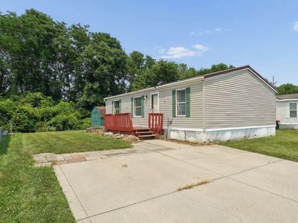 1100 Thornwood Drive, Unit 102, Heath, OH 43056
