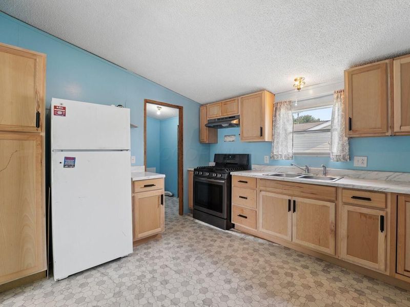 1100 Thornwood Drive, Unit 102, Heath, OH 43056 Photo 10