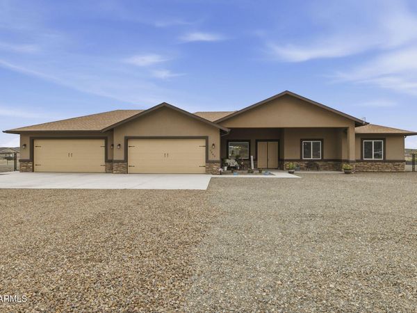 9860 N Loper Road, Prescott Valley, AZ 86315