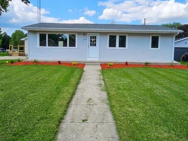 2110 W Memorial Drive, Janesville, WI 53548