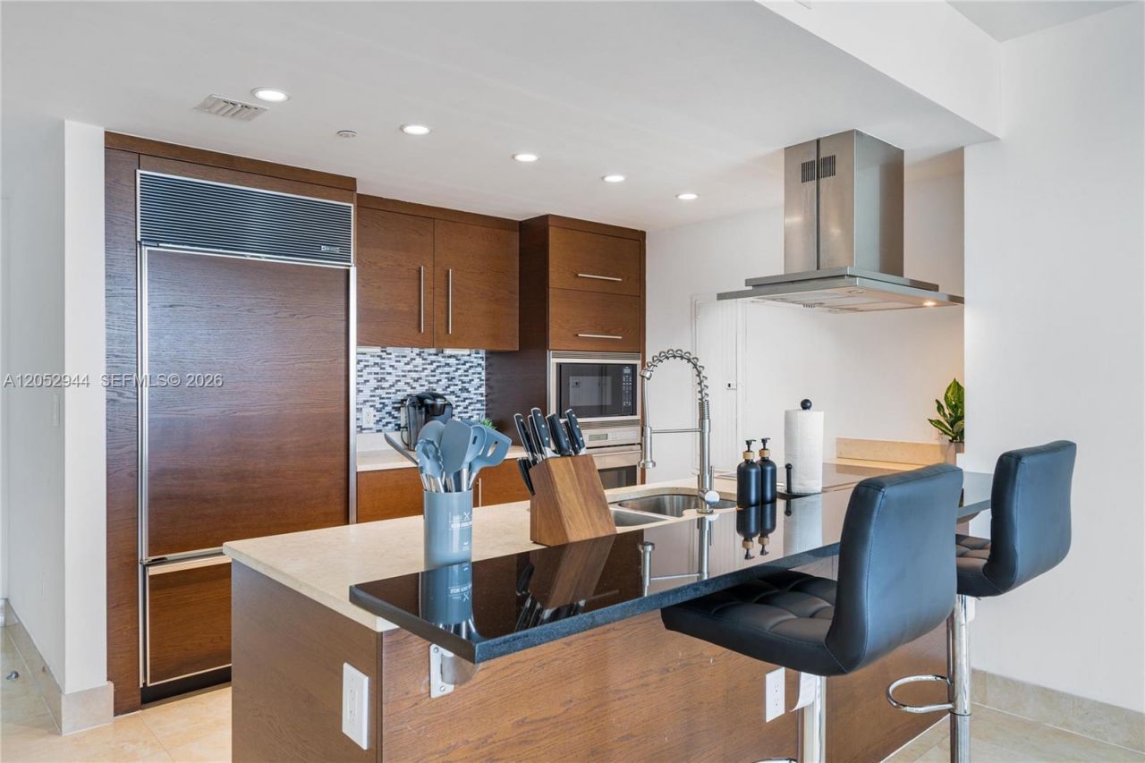 495 Brickell , Unit 5705, Miami, FL 33131 Photo