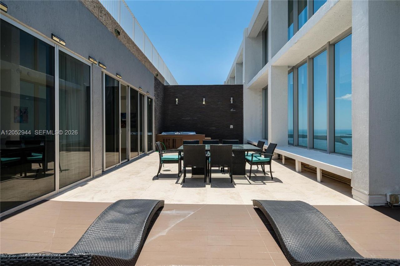 495 Brickell , Unit 5705, Miami, FL 33131 Photo