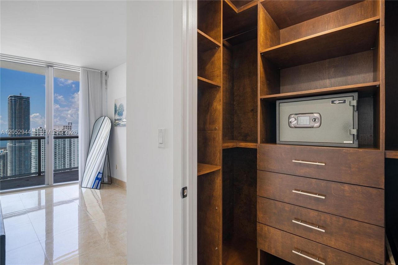 495 Brickell , Unit 5705, Miami, FL 33131 Photo