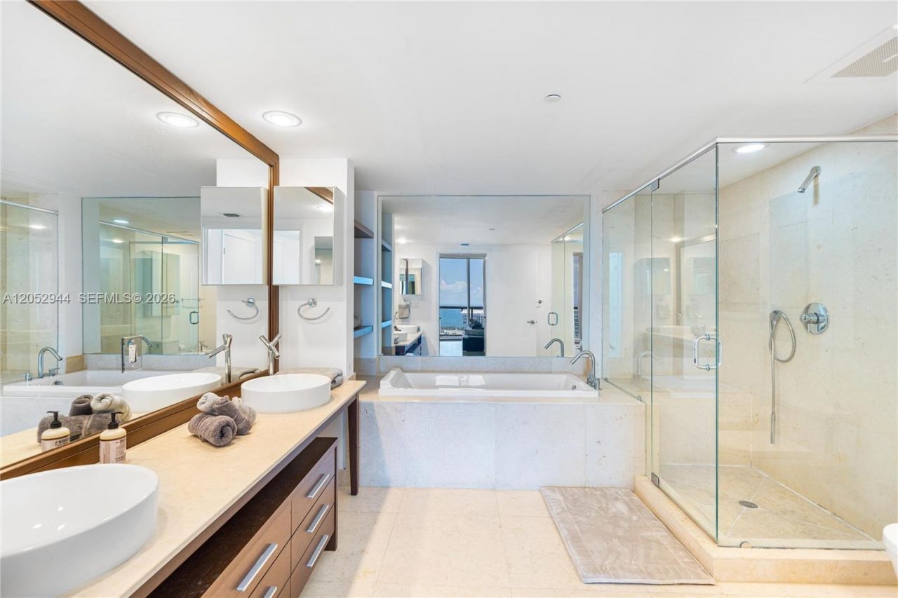 495 Brickell , Unit 5705, Miami, FL 33131 Photo