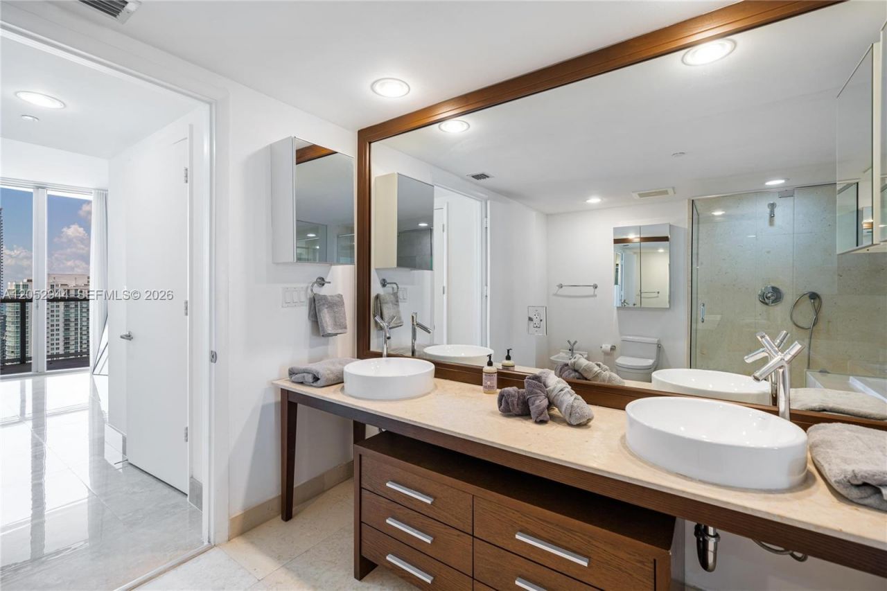 495 Brickell , Unit 5705, Miami, FL 33131 Photo