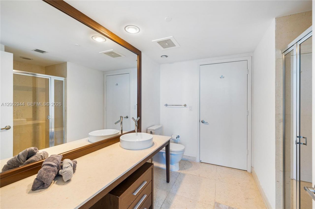 495 Brickell , Unit 5705, Miami, FL 33131 Photo