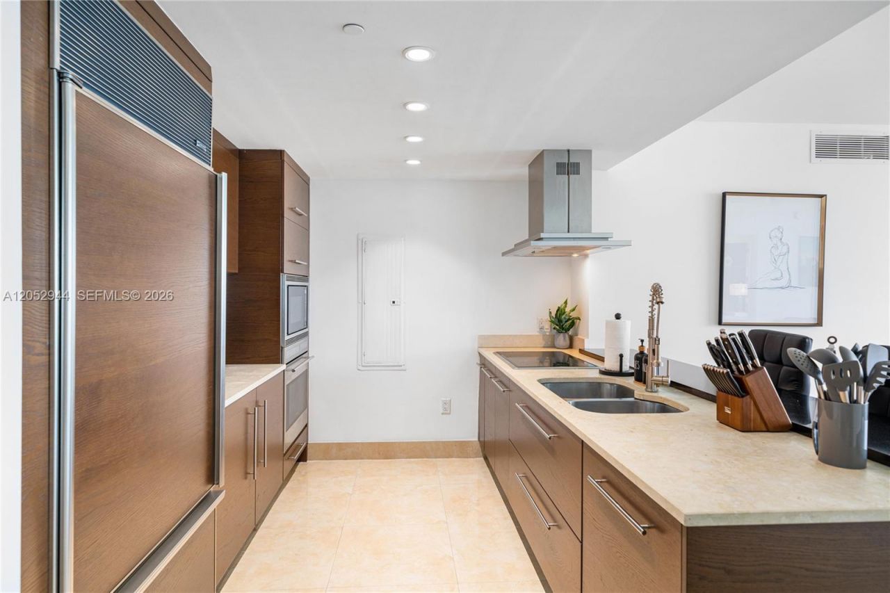 495 Brickell , Unit 5705, Miami, FL 33131 Photo