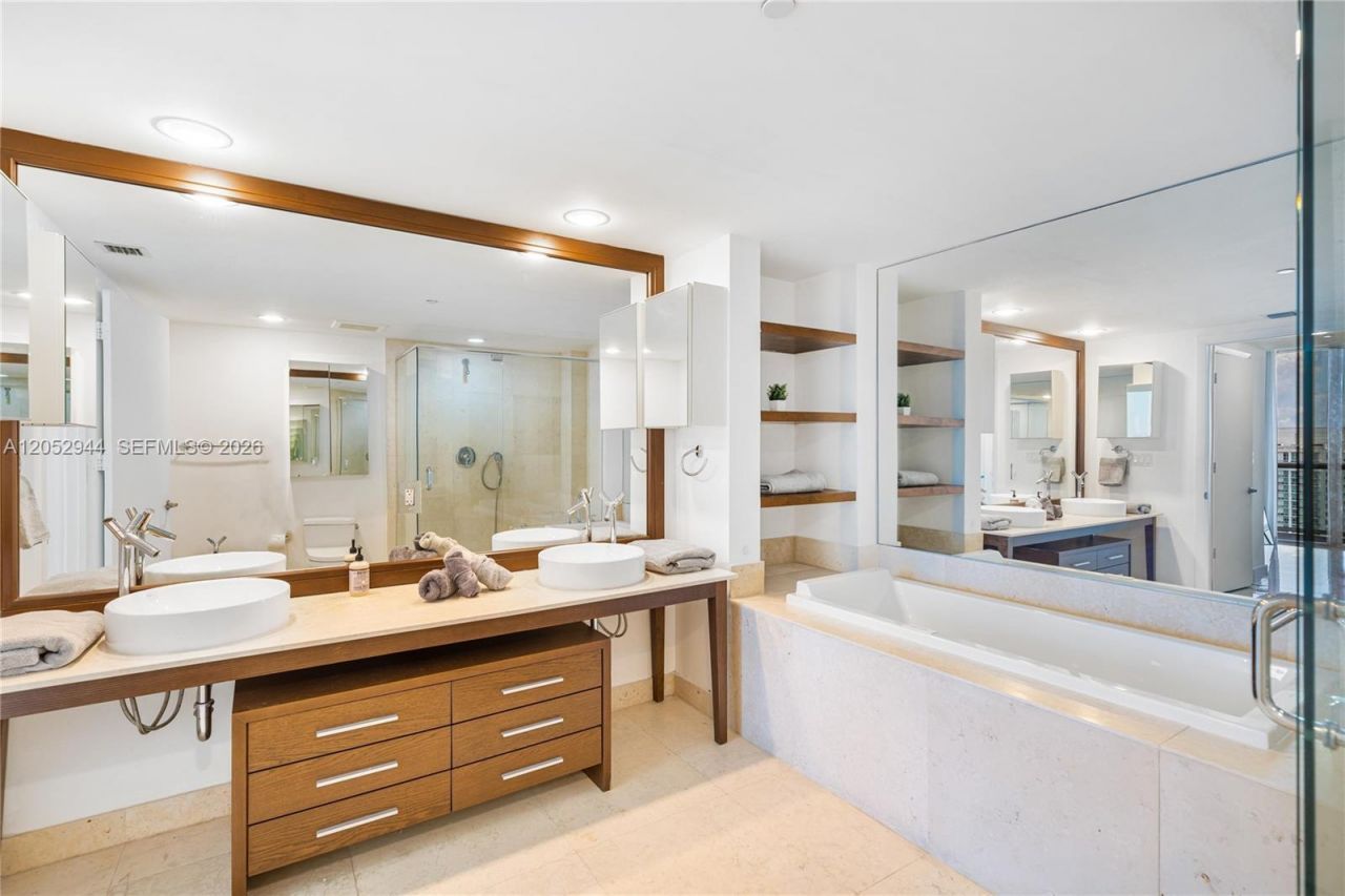 495 Brickell , Unit 5705, Miami, FL 33131 Photo