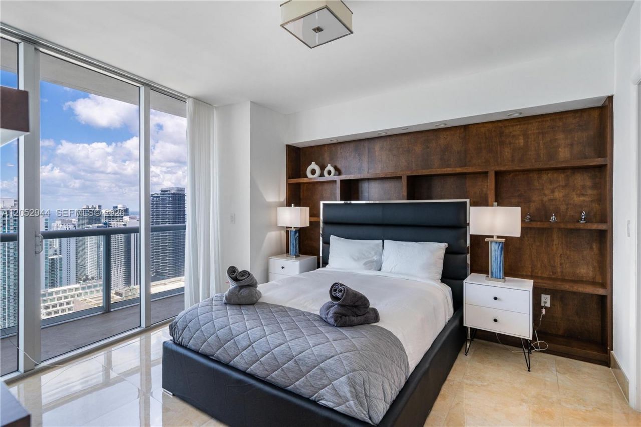 495 Brickell , Unit 5705, Miami, FL 33131 Photo
