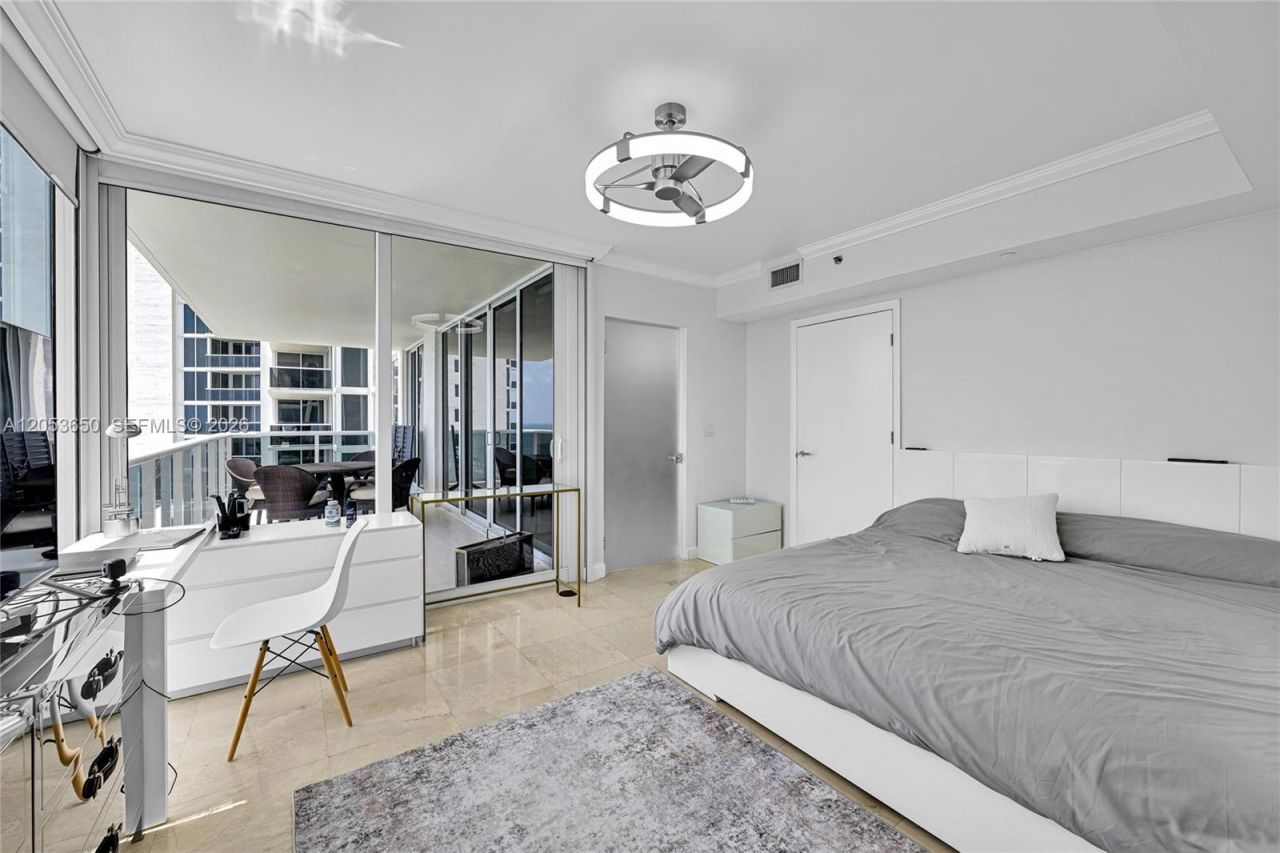 19111 Collins Ave , Unit 2704, Sunny Isles Beach, FL 33160 Photo