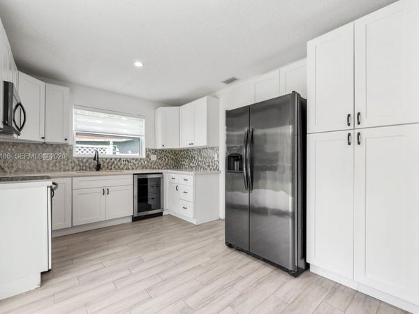 3192 NW 40th Ct , Lauderdale Lakes, FL 33309