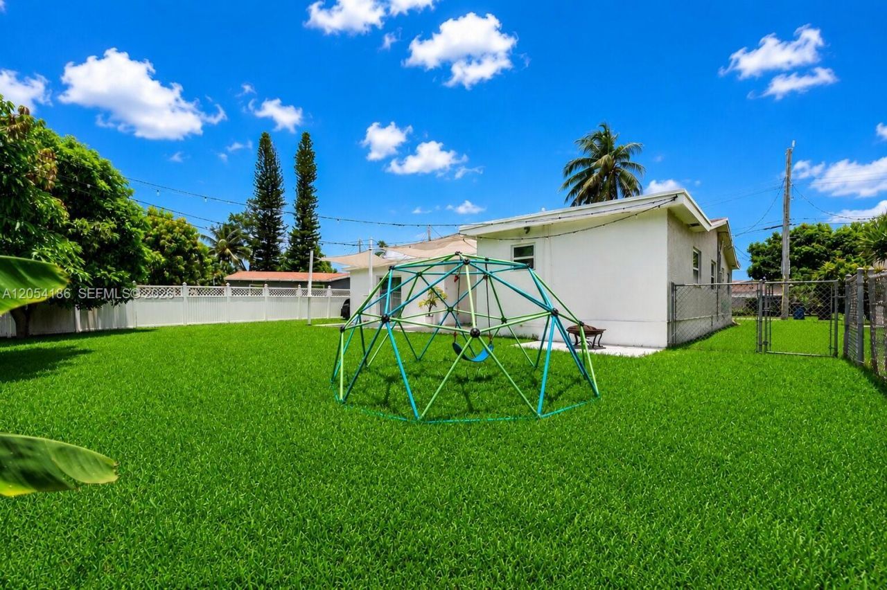 3192 NW 40th Ct , Lauderdale Lakes, FL 33309 Photo